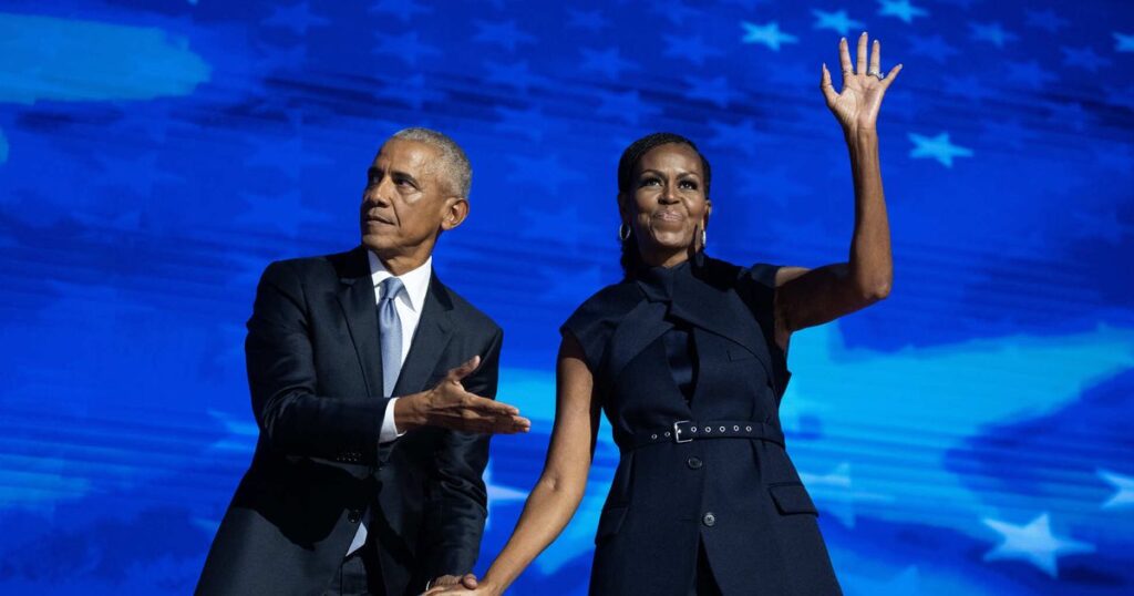 Encore? Barack Obama est vu sans Michelle Obama lors d'un dîner privé et renforce les rumeurs de divorce