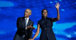 Encore? Barack Obama est vu sans Michelle Obama lors d'un dîner privé et renforce les rumeurs de divorce