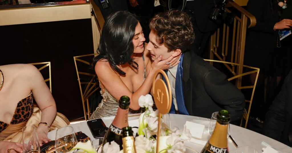 Kylie Jenner et Timothee Chalamet en pack sur le PDA aux Golden Globes