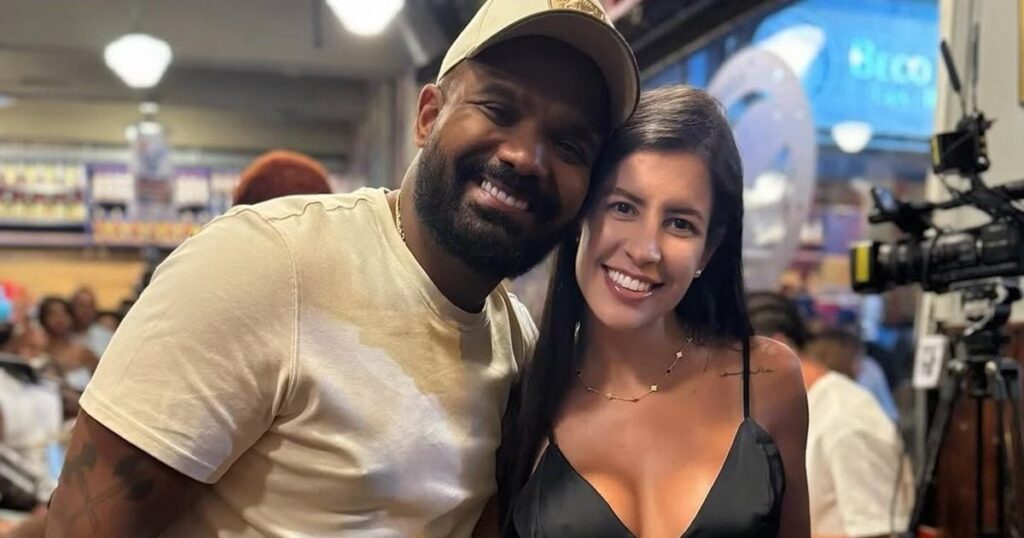 Ex par Alessandra Negrini, fils d'Arlindo Cruz, prend la femme au carnaval, sépare et déclenche des contacts à Sapucaí