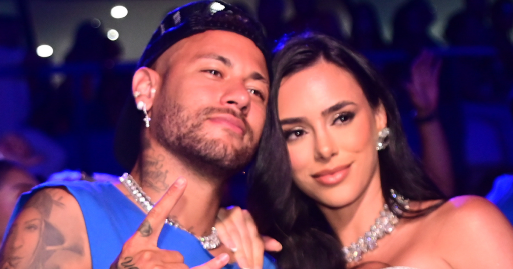Family Family! Neymar aime un carnaval tranquille après le retour au Brésil et échange des baisers avec Bruna Bianincardi à Sapucaí
