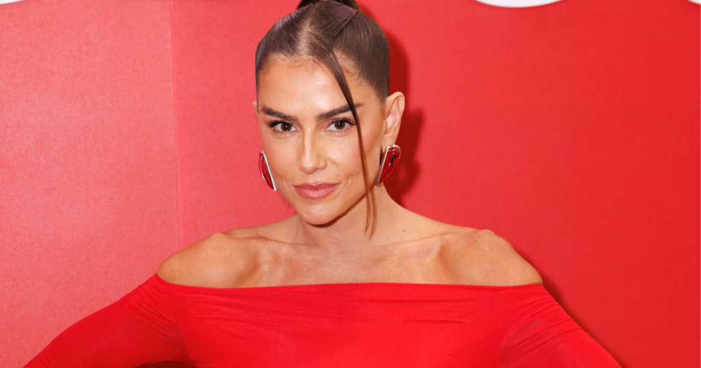 Le nouveau petit ami de Deborah Secco a vécu la romance avec un collègue de l'actrice, a joué dans un groupe chrétien et a eu un succès mondial. Sachez qui c'est!