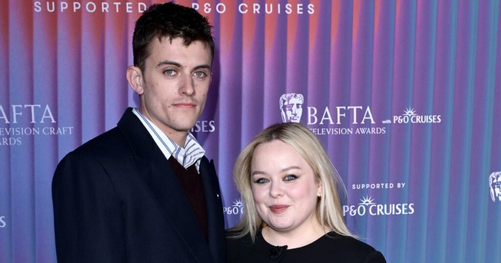 Actrice de 'Bridgeton', Nicola Coughlan fait ses débuts sur le tapis rouge avec son petit ami 13 ans de moins