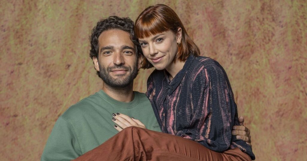 Alice Wegmann explique la chimie avec Humberto Carrão à l'intérieur et à l'extérieur du feuilleton «Vale Tudo»: «C'est très spécial»