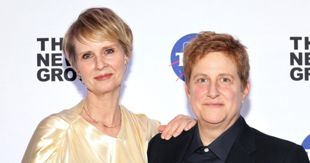 À qui est marié à Cynthia Nixon? Rencontrez la femme de l'actrice Christine Marinoni