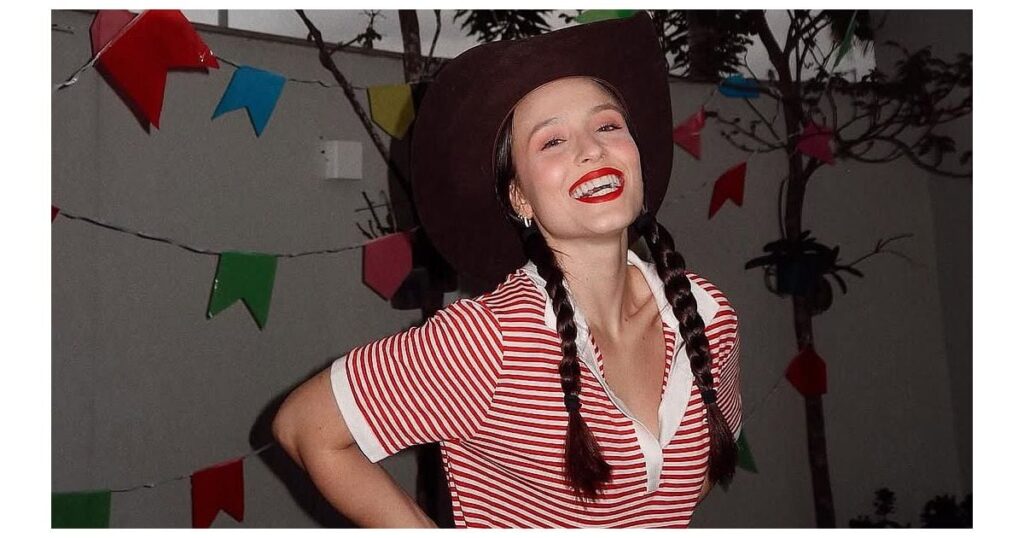 Larissa Manoela organise une fête de juin à son domicile avec André Luiz Frambach et un coup de tête en fortune pour «First Arraiá». Photos!