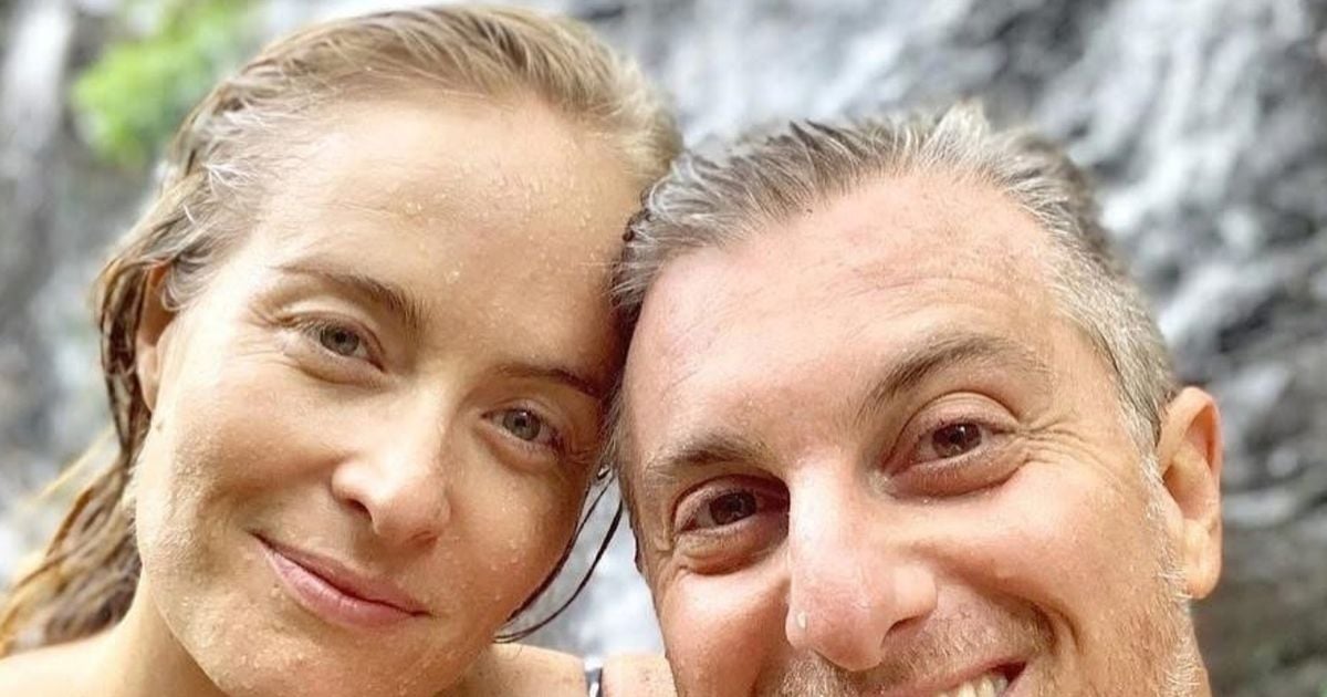 À 51 ans, Angelica impressionne le Web alors qu'elle apparaissait sur une photo rare avec Luciano Huck prise il y a 22 ans: `` Hougnish 2 minutes ''