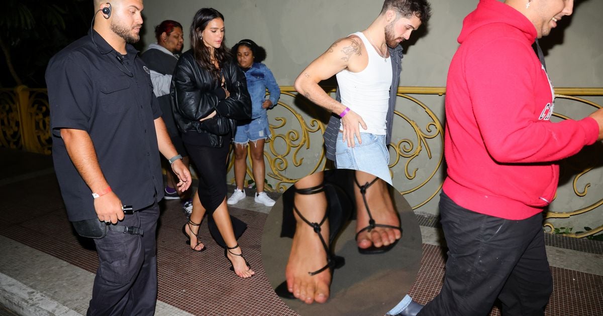 Vous descendez du saut? Jamais! Bruna Marquezine rompt la marque Sandal et `` Keep the Pose '' lors de la sortie de la partie accompagnée de João Guilherme en SP
