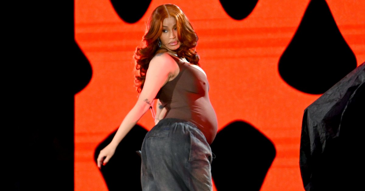 Cardi B donne à NSFW la réponse à la raison pour laquelle elle « continue de tomber enceinte »