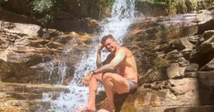 Le Disney de Dado Dolabella! Ex de Wanessa Camargo et une nouvelle petite amie posent ensemble dans un endroit remarquable pour l'acteur lors d'un voyage à travers Goiás
