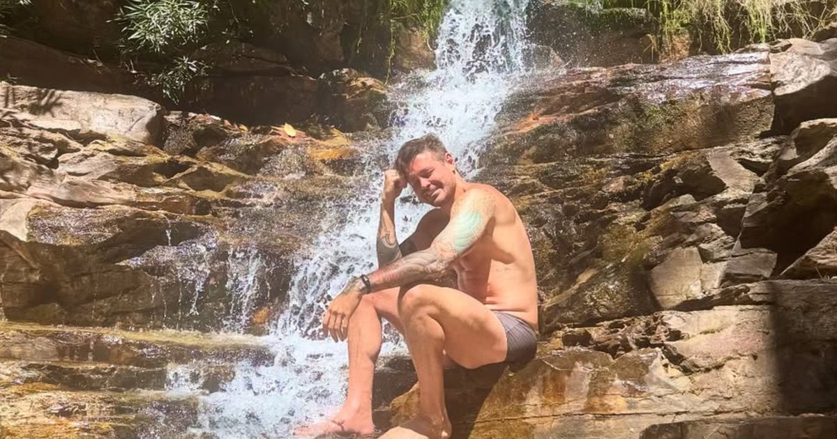 Le Disney de Dado Dolabella! Ex de Wanessa Camargo et une nouvelle petite amie posent ensemble dans un endroit remarquable pour l'acteur lors d'un voyage à travers Goiás