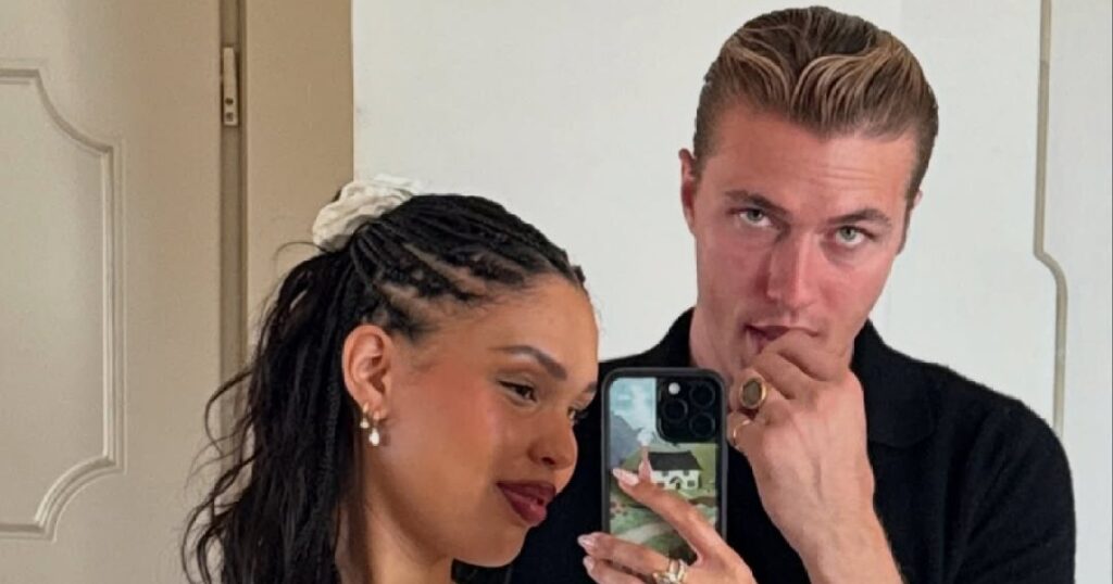 Nara et Lucky Blue Smith emménagent dans une nouvelle maison