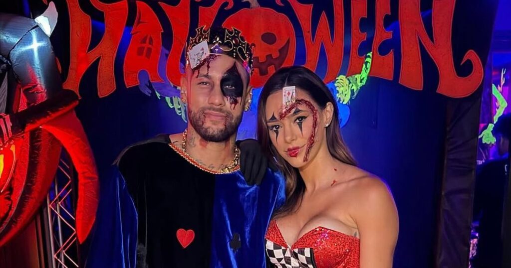 Bruna Biancardi ouvre les portes du manoir de Neymar pour Halloween à la dernière minute et livre le tout en costume de couple. Des photos !