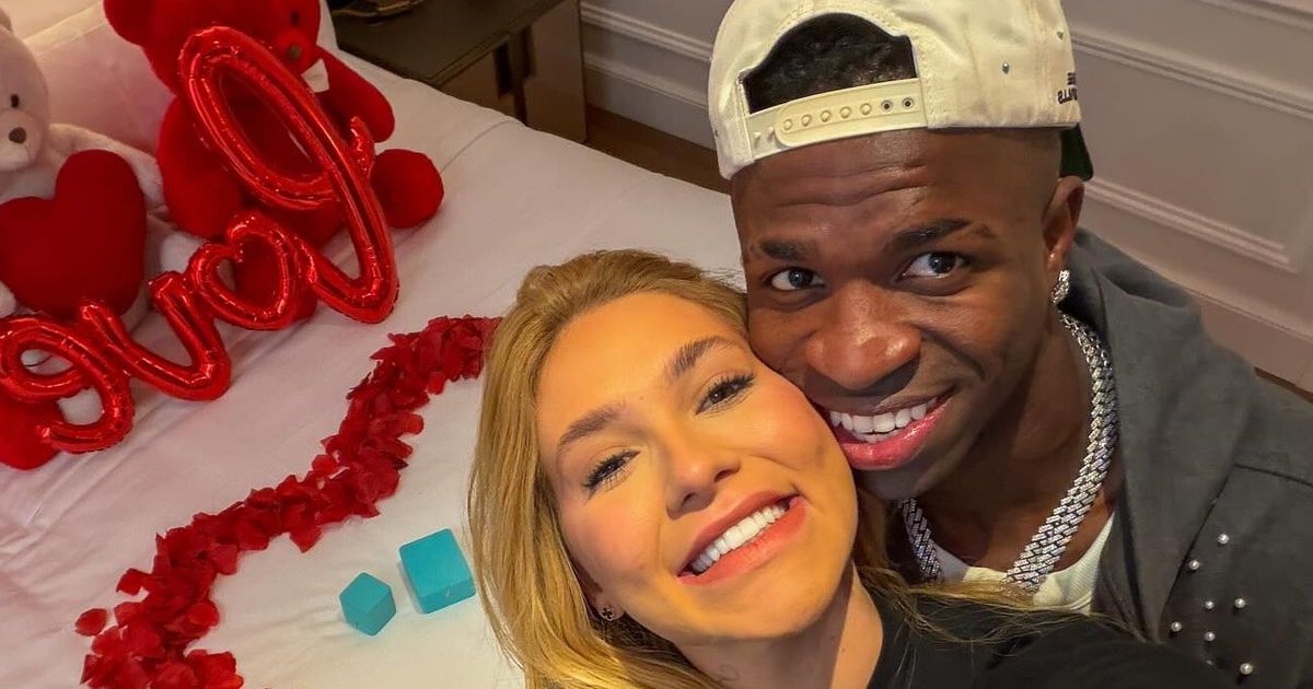 Chemise sexy, bougies, ambiance romantique et bien plus encore ! La chambre luxueuse de Virginia et Vini Jr. à Londres devient un sujet sur le Web. Voir les photos !