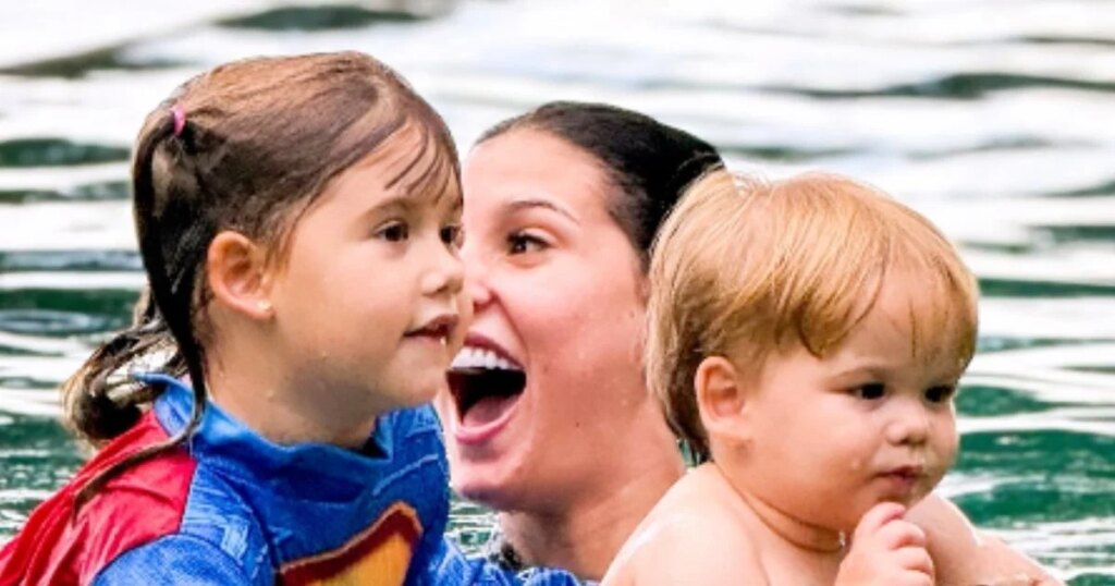 Boadrasta! Après des polémiques avec Virgínia, Ana Castela se lance dans le jeu lors d'une journée piscine avec les enfants de Zé Felipe et l'influenceur. Des photos !