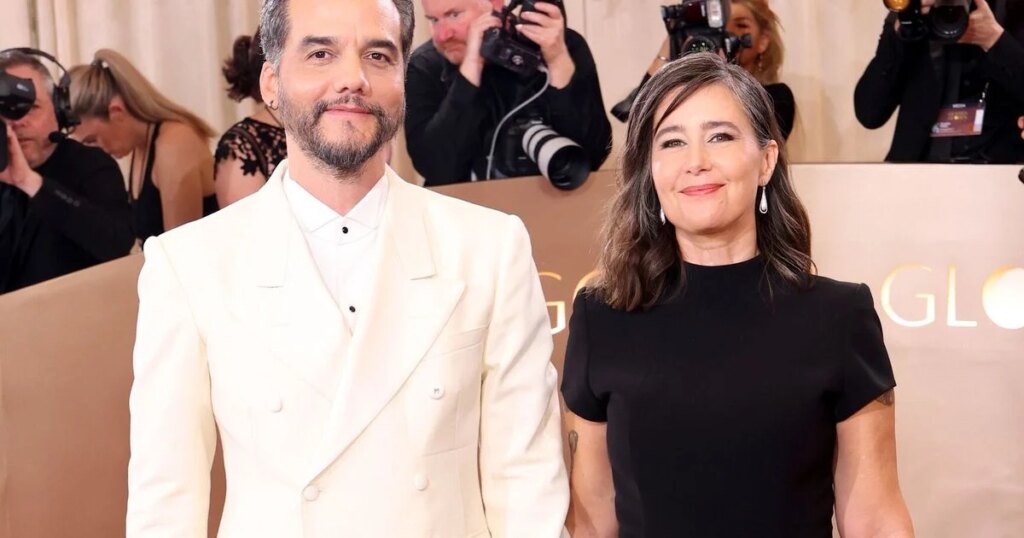 Avec un look discret et élégant, l'épouse de Wagner Moura attire l'attention aux côtés de l'acteur au 'Golden Globe'. Découvrez les photos du couple !
