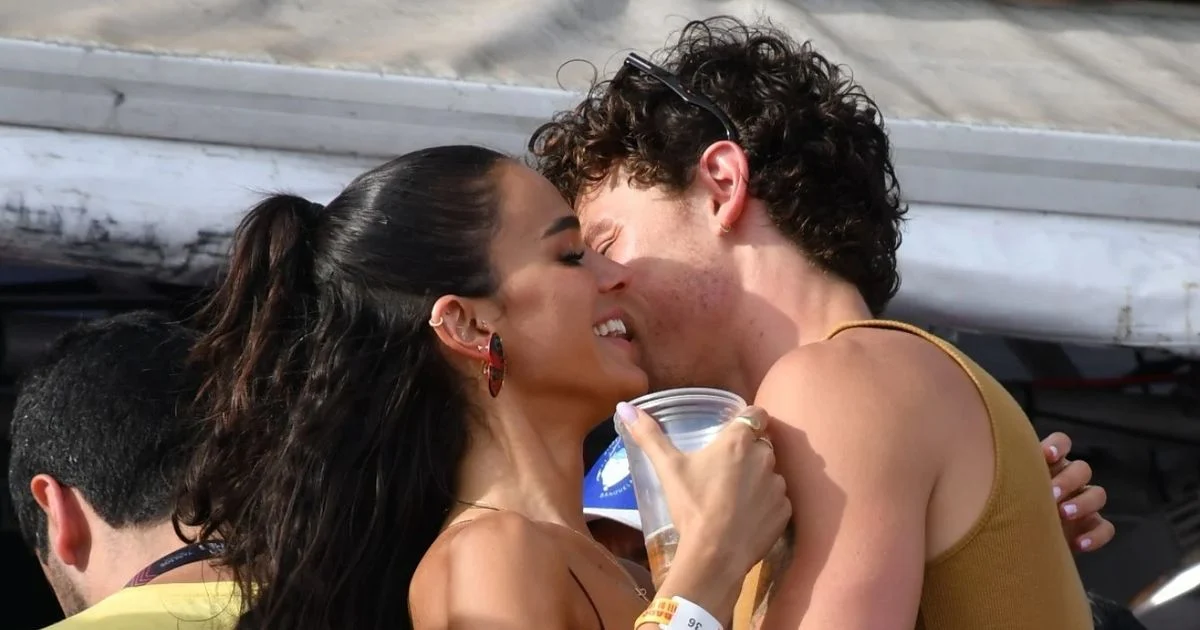 Bruna Marquezine et Shawn Mendes sortent ensemble sur une plage vide de Rio après 3 jours de « disparition » après le carnaval 2026 à Salvador. Photos et vidéos !