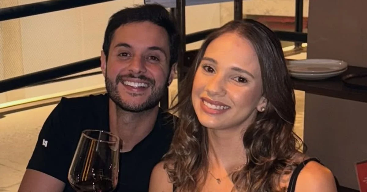 En deuil suite à la mort de son père, Henrique Maderite, le fils de l'influenceur, est surpris par une révélation : "Il fait la fête au paradis"