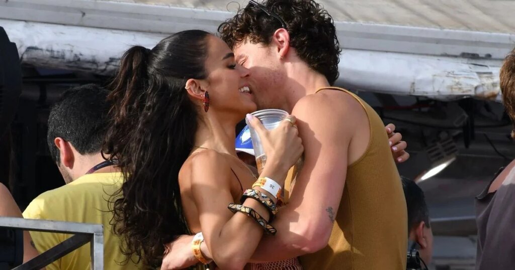 "Ils sont très coquettes": le détail qui est passé (presque) inaperçu lors de l'interaction entre Bruna Marquezine et Shawn Mendes au Carnaval de Salvador. Vidéo!