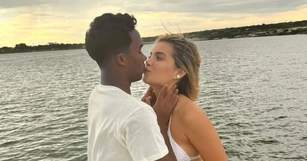 L'épouse d'Endrick, Gabriely Miranda, vise au milieu des rumeurs de séparation avec le joueur lyonnais après un an de mariage
