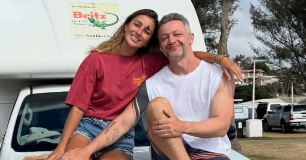 Relation ouverte ? Lucas Lima embrasse une autre femme devant sa nouvelle petite amie pendant le Carnaval, selon le chroniqueur