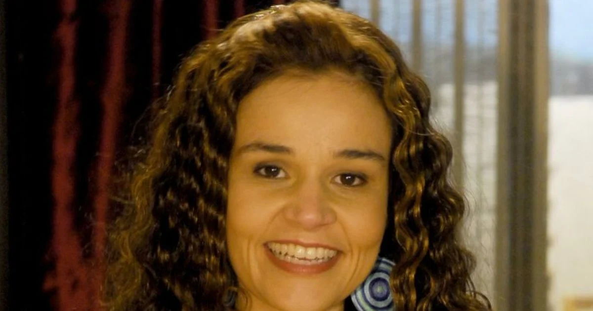 10 ans après une greffe de cellules souches, Claudia Rodrigues emmène sa petite amie au prix de la comédie dans une apparition rare et rencontre Marcelo Adnet, Marco Nanini et d'autres personnalités. Des photos !