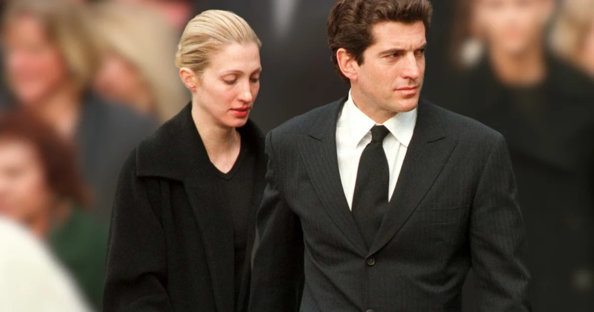 "Son cœur était brisé, le sien aussi" : découvrez à quoi ressemblaient les derniers jours de Carolyn Bessette et JFK Jr. avant leur accident d'avion mortel