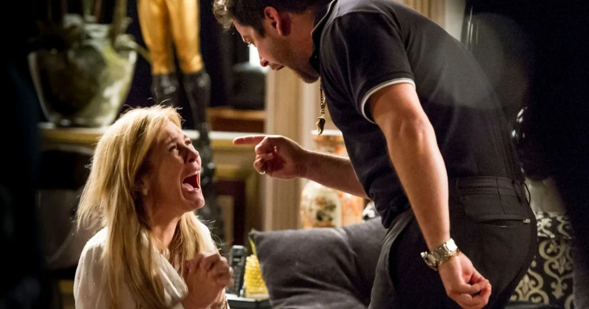 Ce n'est pas « c'est juste que je parle comme ça » : c'est de la manipulation ; Voici comment freiner la communication passive-agressive avec une seule phrase