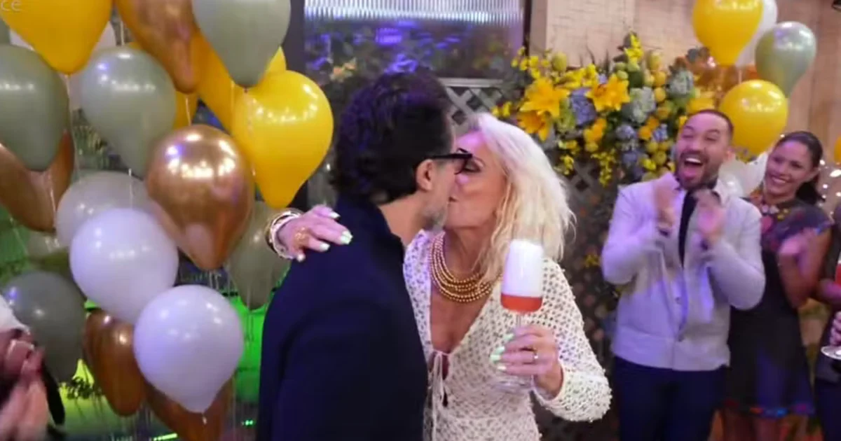 « Je veux rivaliser avec Jésus-Christ » : en plein Vendredi Saint, Ana Maria Braga danse avec des robots LED, reçoit le Supla et échange un baiser en direct avec son mari ; le Web réagit