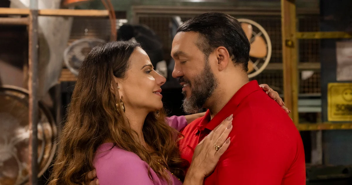 Seuls les fans les plus attentifs l'ont remarqué : l'erreur grotesque de Globo dans une scène d'amour entre les personnages de Belo et Viviane Araujo dans 'Três Graças'