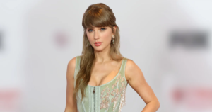 Taylor Swift s'inspire de la robe de mariée d'Elizabeth Taylor, vendue aux enchères pour 828 000 R$ ; la pièce vient de la créatrice qui a habillé Grace Kelly lors de son mariage
