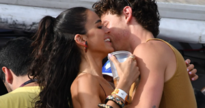 Je pensais que j'étais amoureux, jusqu'à ce que je voie cette vidéo de Shawn Mendes donnant un spectacle en portugais après des « cours » avec Bruna Marquezine.