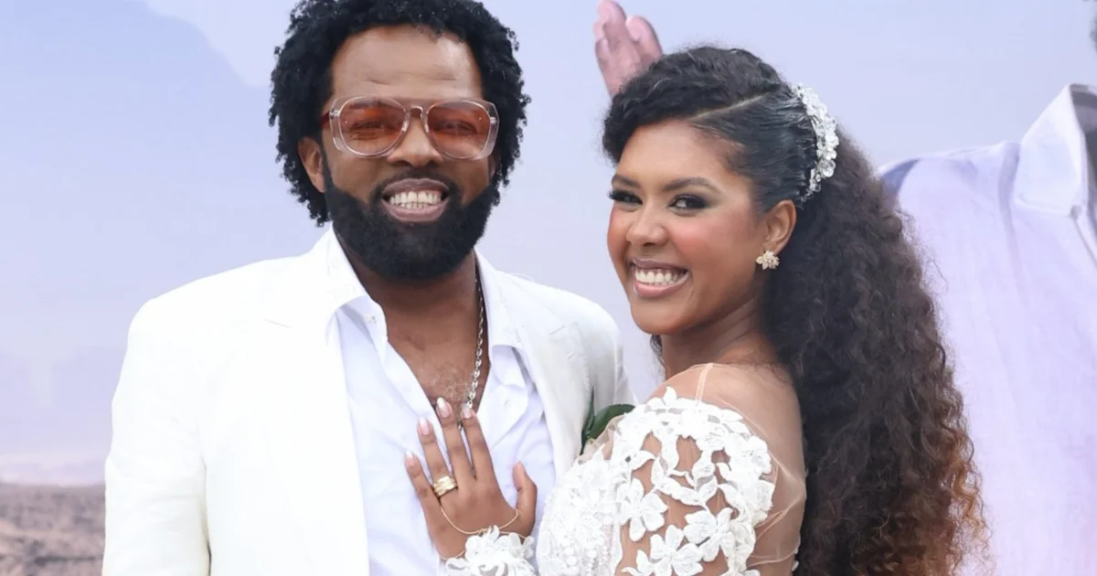 Robe de mariée princesse avec décolleté en cœur, beaucoup de dentelle et bouquet d'orchidées : épouse de Xande de Pilares, Thay Pereira mise sur le romantisme dans son look de mariée pour son union avec la chanteuse ; des photos