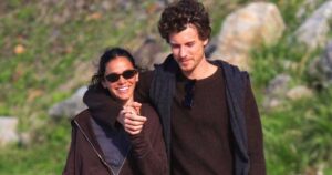 "Bruna Marquezine vit une longue vie" : des détails sur le dos de Shawn Mendes alimentent la théorie des fans sur le couple. "Ils sont fougueux"