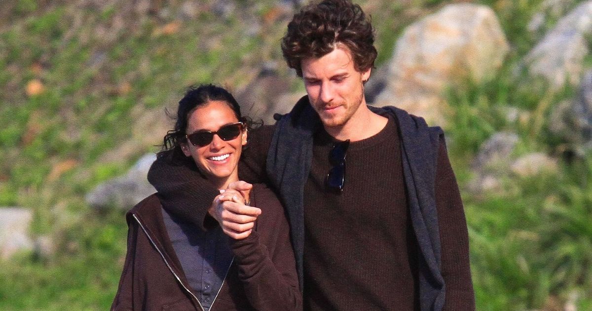"Bruna Marquezine vit une longue vie" : des détails sur le dos de Shawn Mendes alimentent la théorie des fans sur le couple. "Ils sont fougueux"