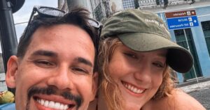 La fiancée de Lucas Borbas révèle comment elle se protège des critiques sur sa relation avec le veuf d'Isabel Veloso, moins de 6 mois après la mort de la célèbre femme