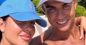 Piscine de luxe et sous-vêtements blancs : Cristiano Ronaldo attire l'attention sur des photos du manoir avec sa femme, Georgina Rodríguez