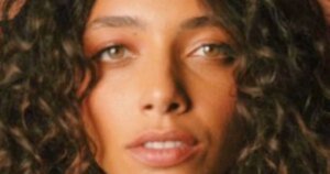 Après la rumeur d'une relation amoureuse avec Anitta, Alice Carvalho explique sa discrétion dans l'approche de la relation "de CPF à CPF" : "Mon intimité avec une autre personne ne peut appartenir à personne d'autre"