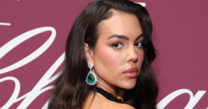 Georgina Rodríguez : « J'ai déposé mon CV chez Inditex et j'ai commencé à travailler chez Massimo Dutti, mais parfois je me promenais le long de Milla de Oro et j'adorais regarder les fenêtres. Quand j'entrais dans une boutique de luxe, c'était pour moi comme entrer dans un musée'