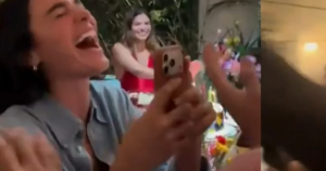 Le beau-frère est déjà à la maison ! Shawn Mendes célèbre le 24e anniversaire de la sœur de Bruna Marquezine, Luana, lors d'une soirée intime à Rio ; vidéo